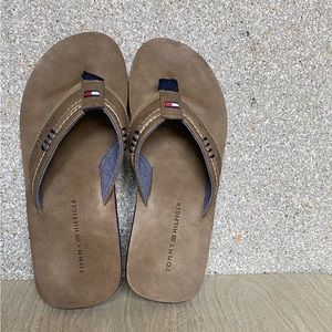 Tommy Hilfiger Mens Daine Gray Faux Leather Flip-Flop Sandals Size 9